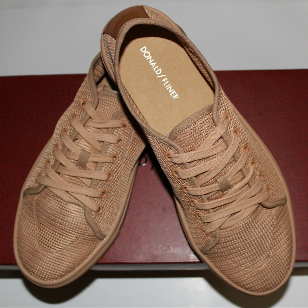 $125 DONALD J PINER ABEL SAND MESH SCREEN SNEAKER